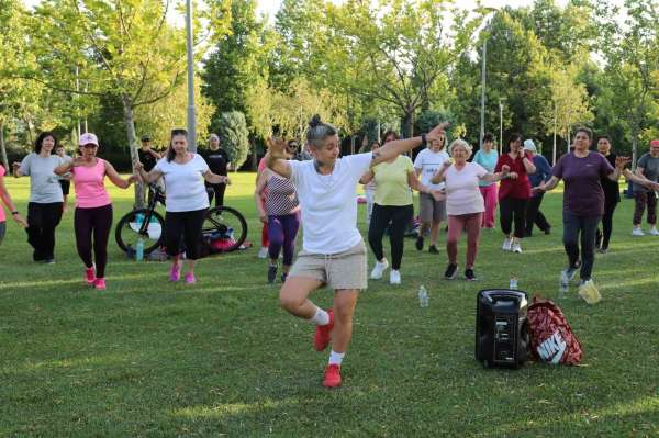 Odunpazarı'nda kadınlar parklarda spora büyük ilgi gösteriyor