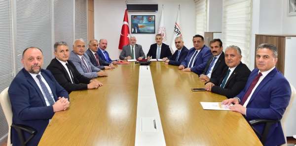 Çorum'a spor yatırımları müjdesi: 2 spor salonu ve 15 sentetik saha yapılacak