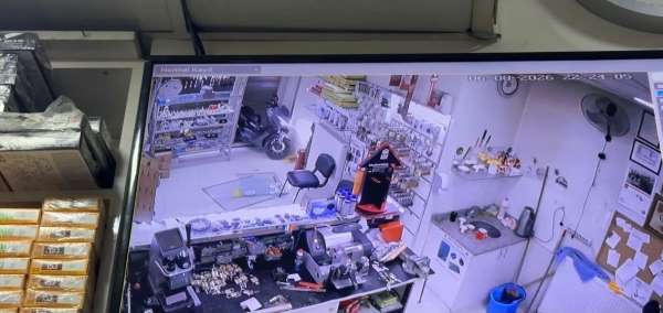 Eskişehir'de motosikletin dükkana girdiği kazanın görüntüleri ortaya çıktı