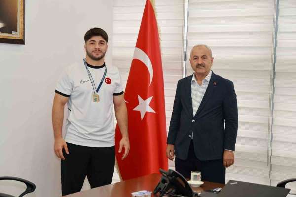Güreşçi Alperen Tokgöz Akdeniz Oyunları'nda Türkiye'yi temsil edecek