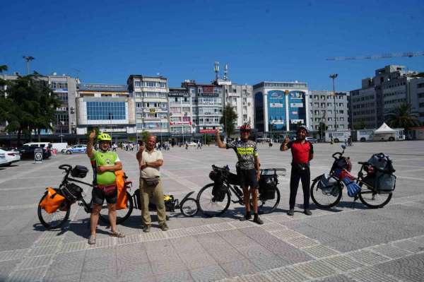 Karadeniz'i bisikletle keşfettiler, Türk misafirperverliğine hayran kaldılar