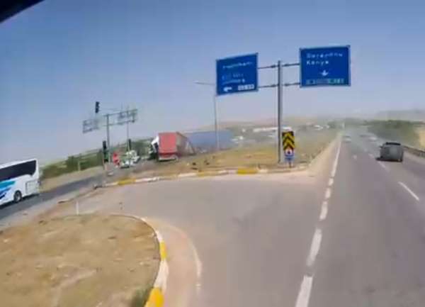 Konya'da 1 kişinin öldüğü, 10 kişinin yaralandığı kaza kamerada