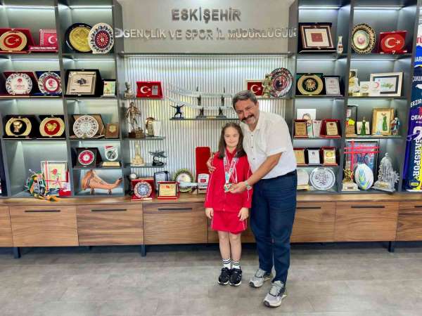 Özel sporcu Elif Ertek'in çifte başarısı gururlandırdı