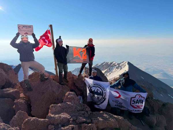 Âşık Seyrânî için Erciyes'in zirvesine anlamlı tırmanış