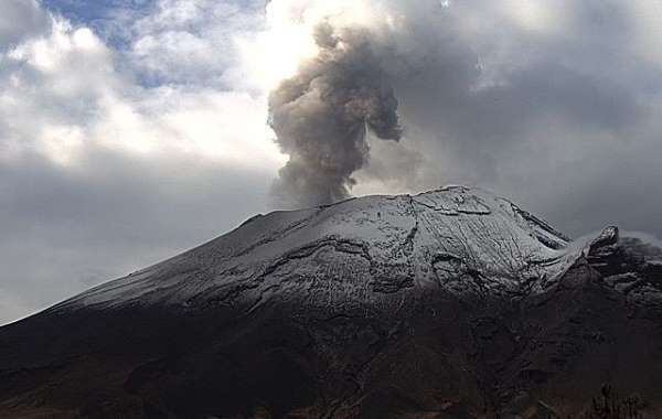 Meksika'daki Popocatepetl Yanardağı'nda son 8 günde üçüncü patlama