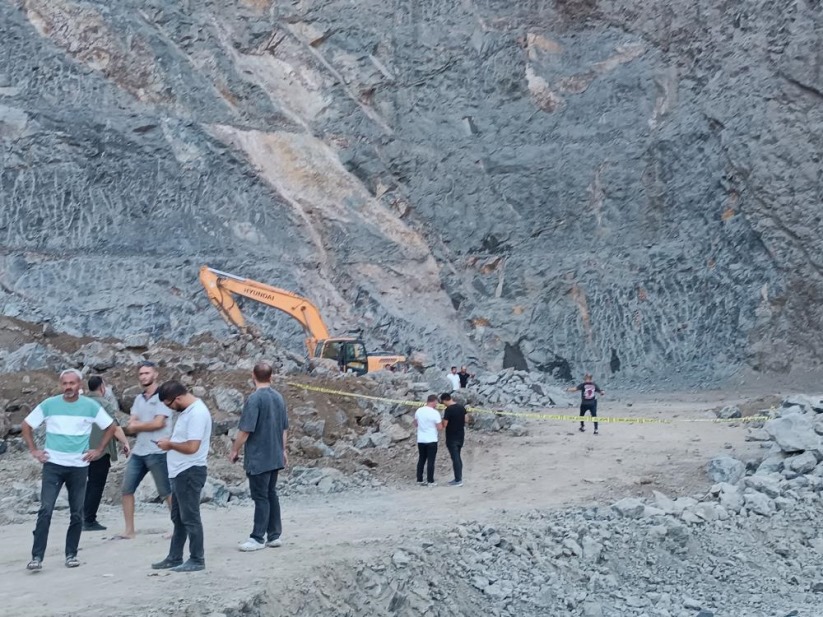 Samsun'da taş ocağında patlama: Yola savurulan taşlar araçlara isabet etti, 4 kişi yaralandı