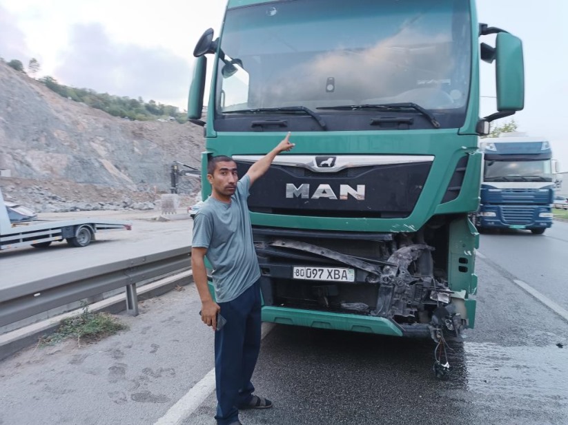 Samsun'da taş ocağında patlama: Yola savurulan taşlar araçlara isabet etti, 4 kişi yaralandı