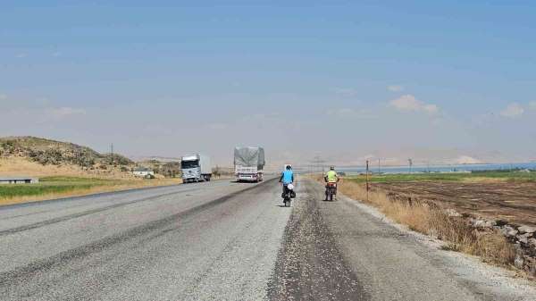 Bisikletseverlerden Van Gölü'ne büyük ilgi