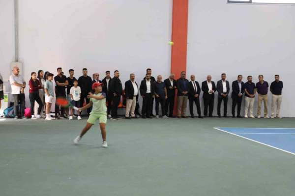 Ağrı Dağı Cup tenis turnuvasında maçlar başladı