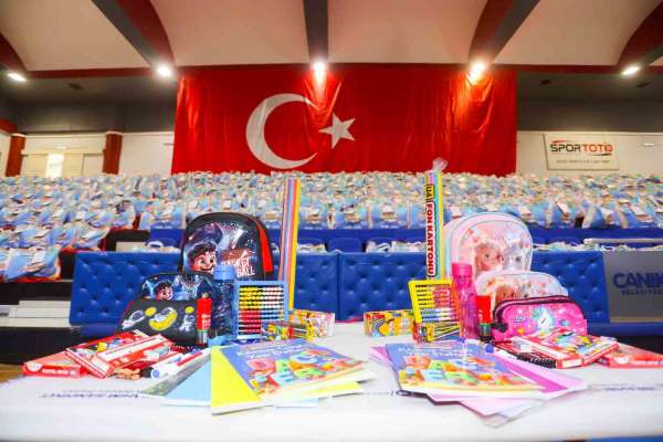 Başkan Sandıkçı: 'Birinci sınıfa başlayan tüm öğrencilere çanta ve kırtasiye seti belediyemizden hediye'
