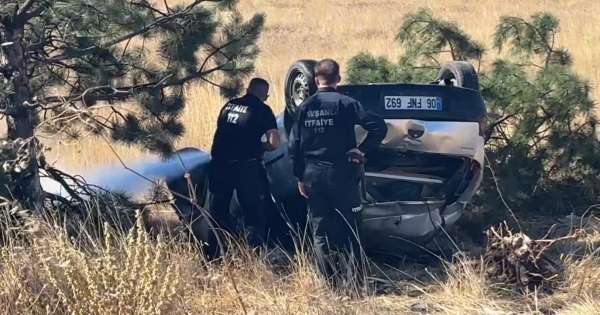 Tavşanlı'da trafik kazasında takla atan otomobilden yara almadan kurtuldu