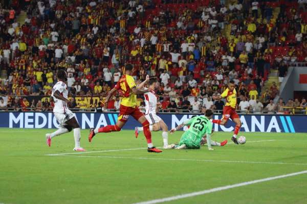 Trendyol Süper Lig: Göztepe: 2 - Gaziantep FK: 4