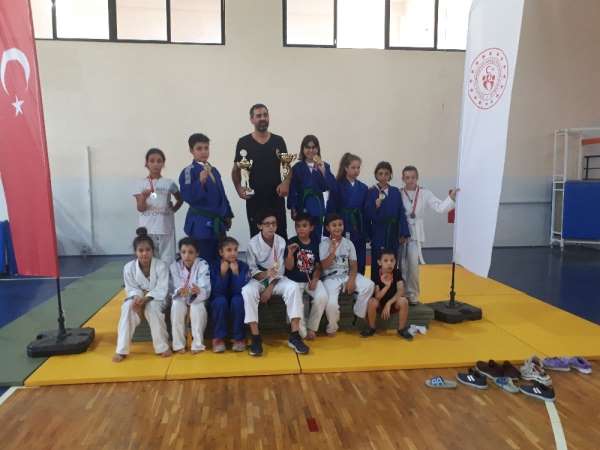 Milaslı judocular miniklerde il birincisi oldu