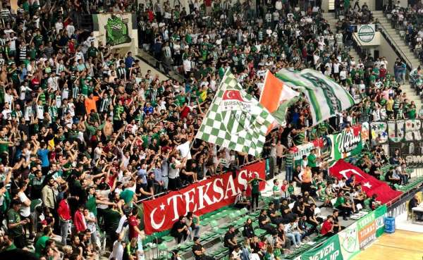 Frutti Extra Bursaspor-IcryPex Beşiktaş maçına taraftardan yoğun ilgi