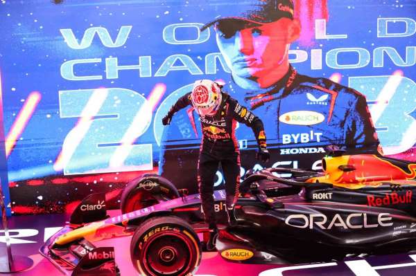 Formula 1'de Max Verstappen üst üste 3. kez şampiyon