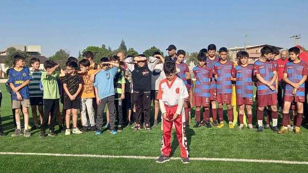 Gediz'de yenilenen stadyum hizmete sunuldu