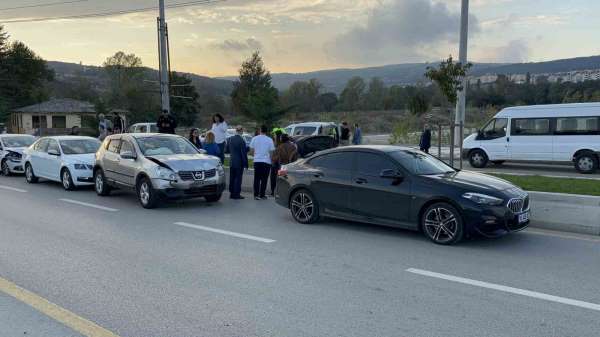 Bolu'da zincirleme kazada 4 araç birbirine girdi