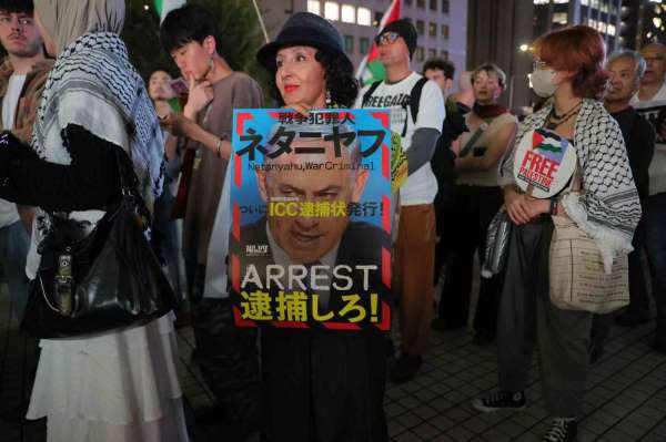 Japonya'da İsrail'in Gazze'ye saldırılarının 2'nci yıl dönümü protesto edildi