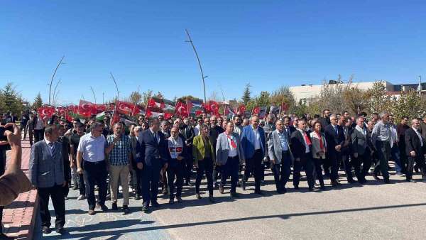 KMÜ'de üniversite öğrencileri ve akademisyenler Gazze için yürüdü
