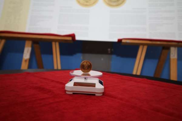 Türkiye Cumhuriyeti'nin ilk altın parası 100. yılında Akdeniz Üniversitesi'nde