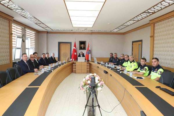 Vali Tavlı: 'Yollardaki işaretlemeler standartlara uygun hale getirilecek'