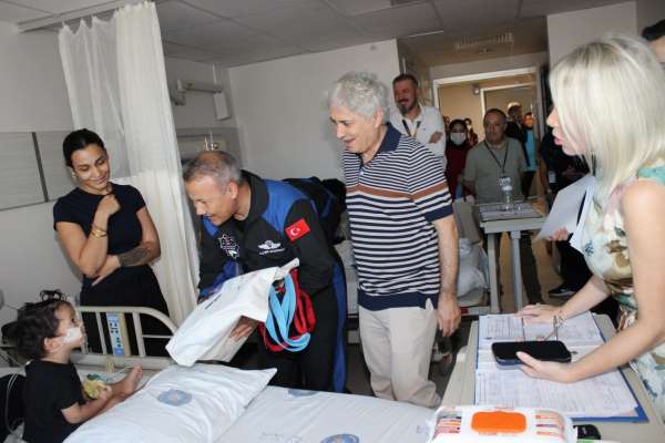 11 astronot Akdeniz Üniversitesi'nde çocuklar ve gençlerle buluştu