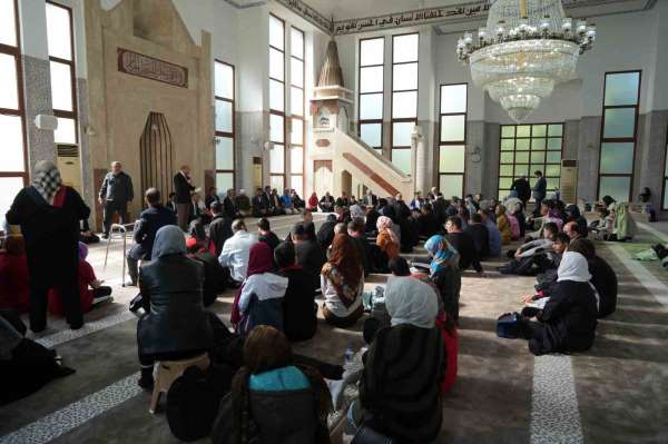 Camiler özel öğrencilerle şenlendi: İlahiler söylendi, ezan okundu