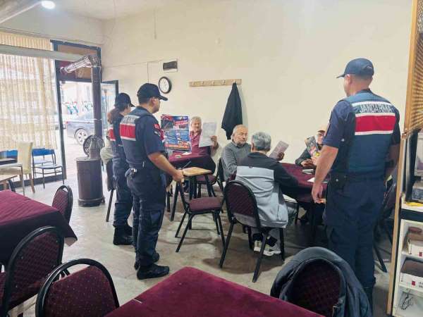 Jandarma çocuklar silahlara ulaşmasın diye köy köy gezip broşür dağıttı