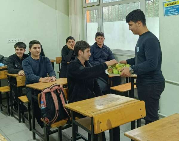 Öğrencilerden öğretmenlerine 'sağlıklı nefes' ikramı