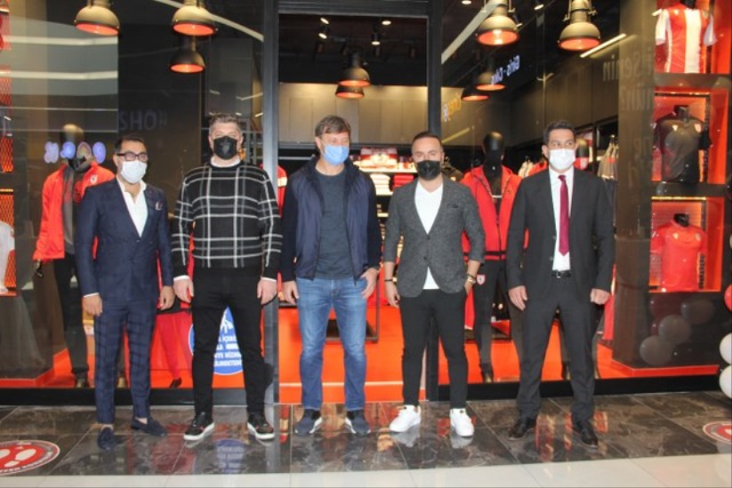 Samsun'da AVM'de Samsunspor Store açıldı