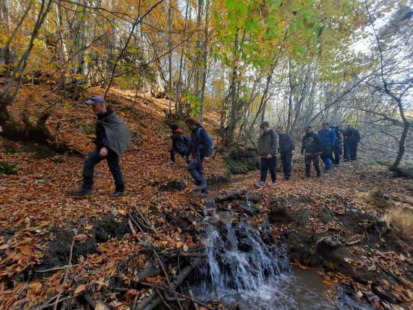 Doğa tutkunları eşsiz manzara eşliğinde 20 kilometre yürüdü