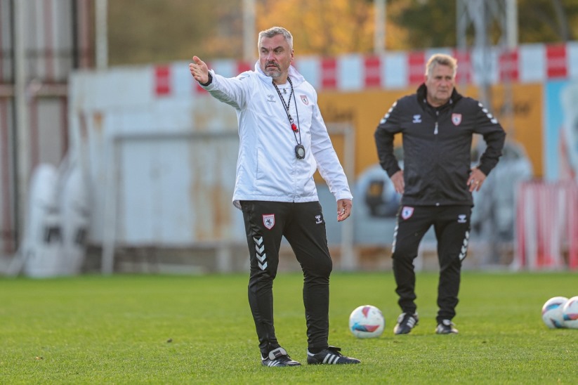 Samsunspor Teknik Direktörü Reis Sahada Konuşuyor