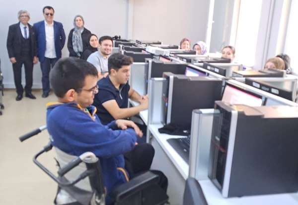Bafra'da engellilere 'Bilgisayar İşletmenliği Kursu' başladı