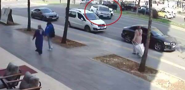 Diyarbakır'da trafik kazası güvenlik kameralarına yansıdı