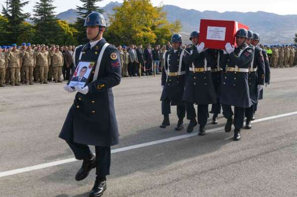 Tunceli'de trafik kazasında hayatını kaybeden Uzman Çavuş Yılmaz memleketine uğurlandı