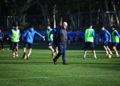 Kayserispor çalışmalara ara vermeden devam ediyor