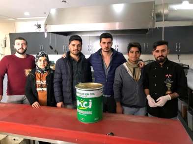 Üniversiteli öğrenciler bitkisel atık yağların geri kazanımı için çalışma yaptı