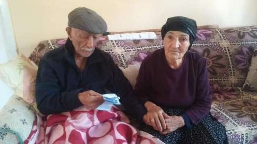 70 yıldır aynı yastığa baş koyan çifti ölüm bile ayıramadı