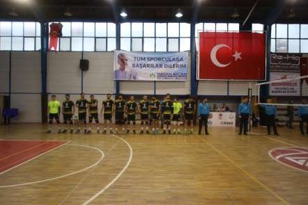 Akyazı Belediyesi voleybol takımından rahat galibiyet