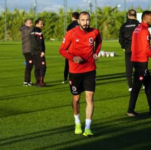 (Özel haber) Ahmet İlhan Özek: 'Keşke zamanında Rizespor'a gitmeseydim'