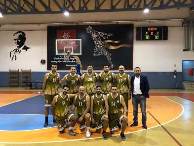 Mersin Barosu Basketbol Takımında kupa sevinci