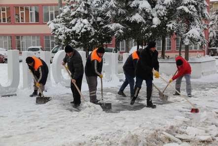 Sungurlu Belediyesi'nden kar mesaisi