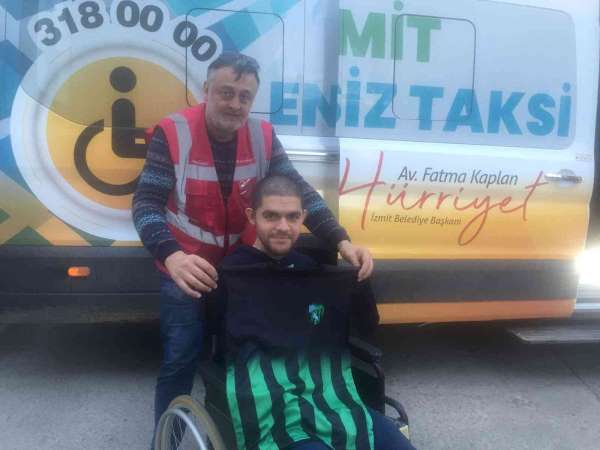 Engelsiz taksi hizmetinden yararlanan Hakan'a Kocaelispor sürprizi