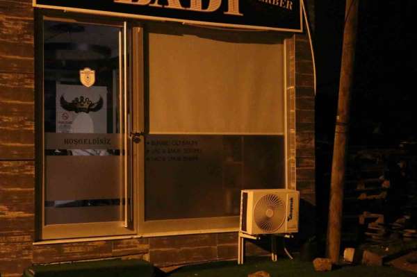 İzmir'de berber dükkanındaki şahsa silahlı saldırı kamerada
