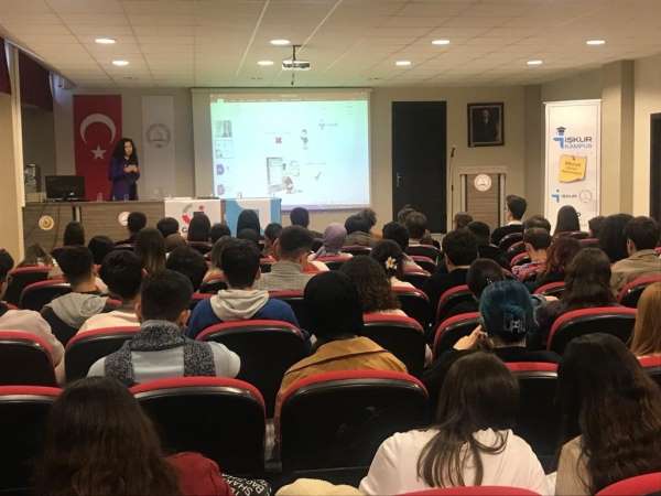 Üniversitelilere özgeçmiş ve mülakat teknikleri eğitimi