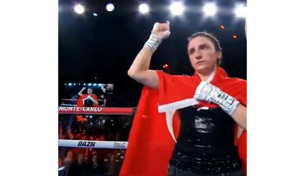 Bayburtlu Elif Nur Turhan dünya şampiyonu oldu