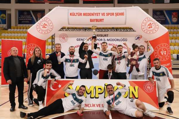Kurumlar Arası Voleybol Turnuvası'nın şampiyonu Milli Eğitim Müdürlüğü oldu