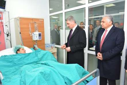 Vali Baruş'tan patlamada yaralanan vatandaşa ziyaret