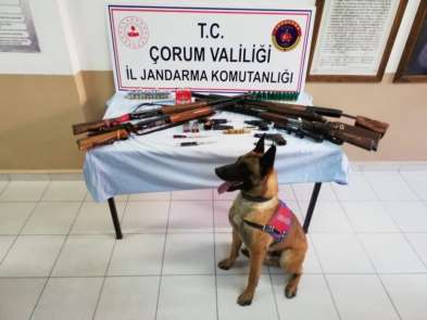 Çorum'da çok sayıda silah ve mühimmat ele geçirildi