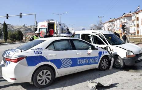 Burdur'da trafik polisleri kaza yaptı: 4 yaralı 